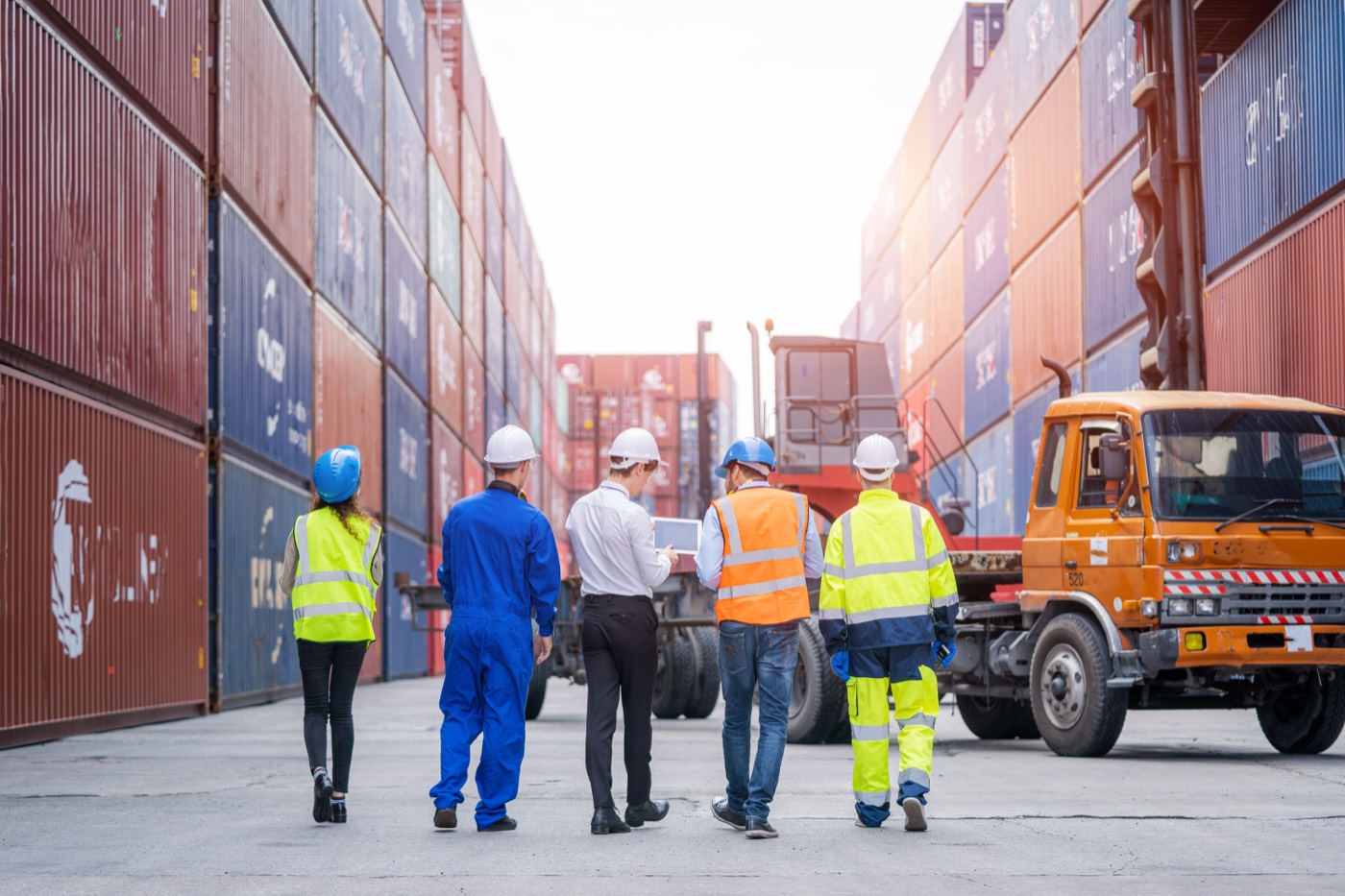 Aurum Global team planning a customs clearance